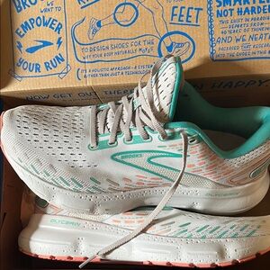 Brooks Women's Athletic Shoes - White and Mint